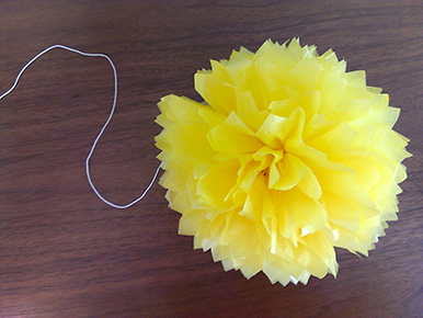 フラワーポムの作り方　お花紙で作るペーパーポンポン　黄色　完成