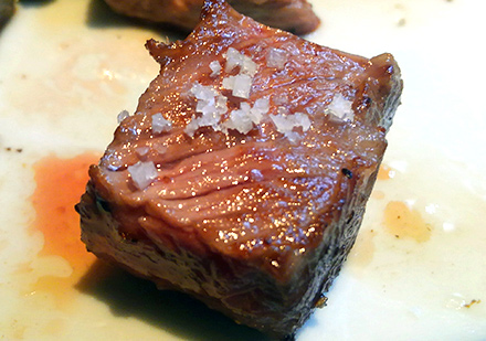 塩で食べる　サーロインステーキ　青山 牛彩　誕生日祝いにおすすめのレストランレビュー、口コミ