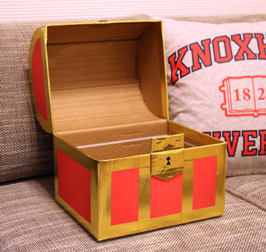 宝箱が開いた状態　宝箱の作り方　いらない段ボール箱で作る