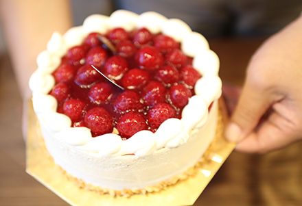 洋菓子店カサミンゴー　木苺スフレチーズケーキ