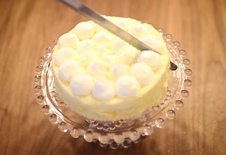 北海道 小樽洋菓子店ルタオ　バースデードゥーブル　ケーキカット