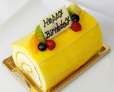 マンゴーのロールケーキ　誕生日ロールケーキ