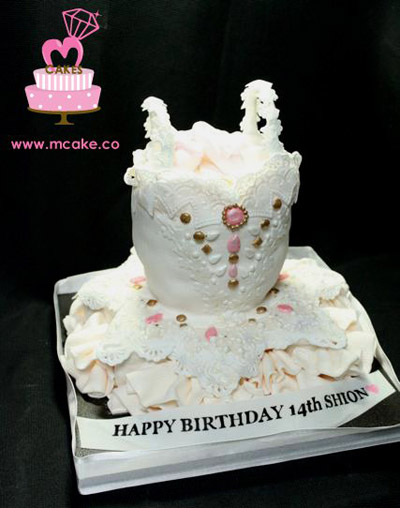 バレエの衣装のケーキ　サプライズケーキ