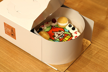 お菓子のリーフで注文した妖怪ウォッチケーキの　配送時の画像