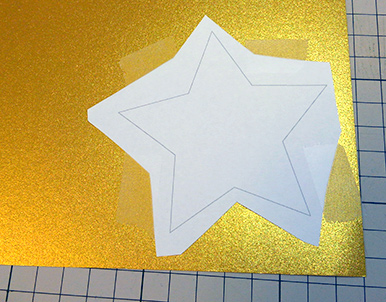 型紙を貼る　キラキラ立体星ガーランドの作り方