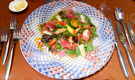 前菜のサラダ　恵比寿のイタリアン フレンチ レストラン GARNIER（ガルニエ）レビュー　口コミ
