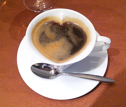 ハートのコーヒーカップ　恵比寿のイタリアン フレンチ レストラン GARNIER（ガルニエ）レビュー　口コミ