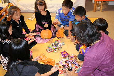 ピニャータ　お菓子の山分け　ハロウィンパーティー　キッズパーティー演出