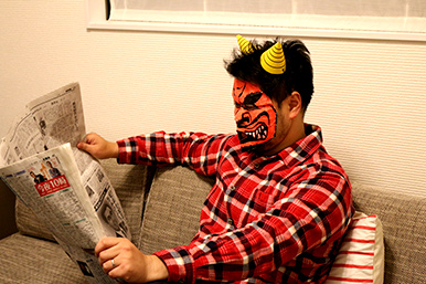 新聞読んでる鬼　マスキングテープで作る立体的な鬼の面の作り方　鬼のお面　節分演出アイデア　手作り　DIY