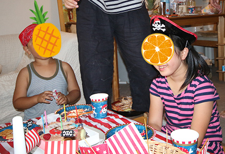 海賊のお誕生日パーティーで乾杯！