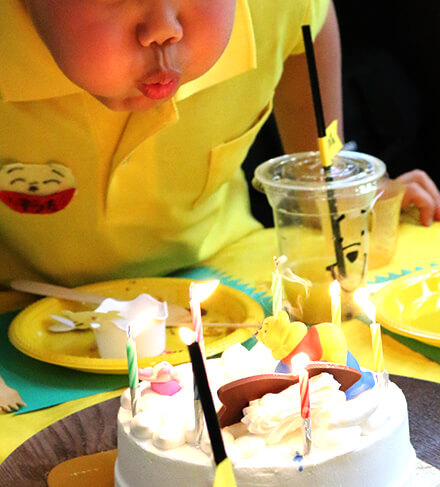 プーさんをテーマにした子供のお誕生会のパーティー演出（飾り付け）