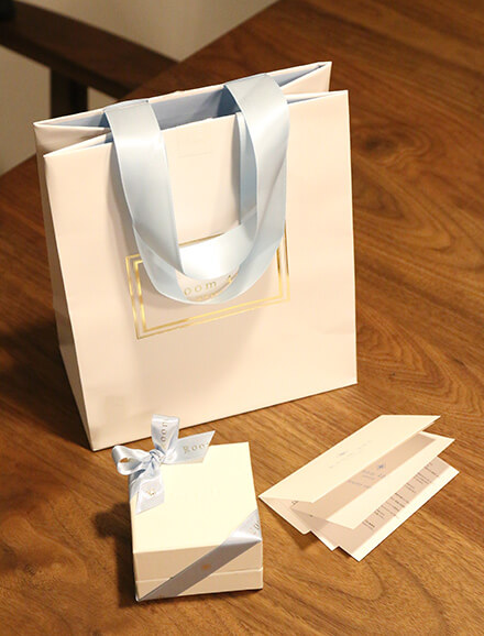 包装　ラッピングイメージ　Room403　ネックレス　イリスパクレット　彼女のおすすめのプレゼント