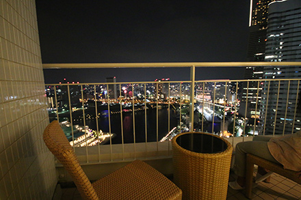横浜ベイホテル東急　テラスから見える夜景