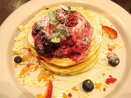 J.S. Pancake Cafe ベリーベリーチーズパンケーキの写真