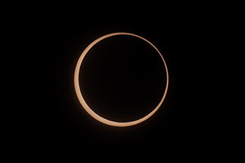 金環日食　プロポーズイメージ写真