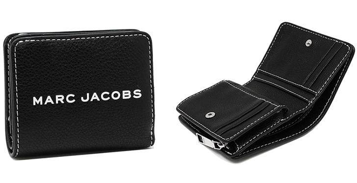 マークジェイコブス二つ折り財布「THE TEXTURED TAG MINI COMPACT WALLET」