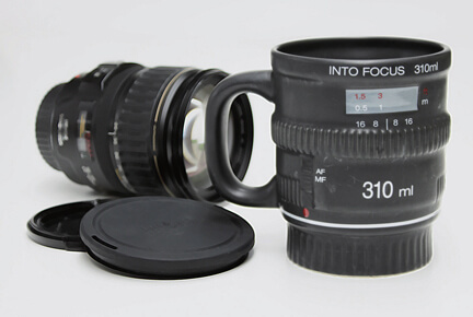 カメラのレンズにそっくりなマグカップ『Into Focus Mug』