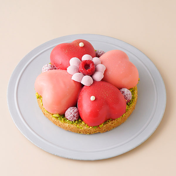 【SALON BAKE ＆ TEA】ハート型のムースケーキ「クール ド フルール」