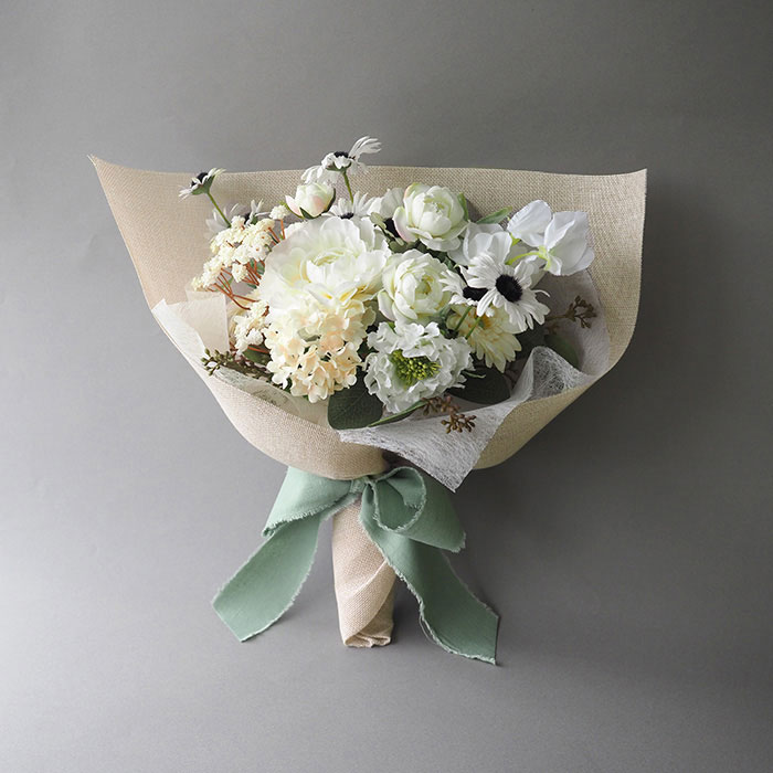 12本の白い花束　ホワイトダズンフラワー