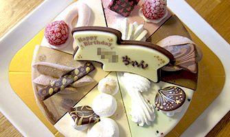 サーティーワンのアイスクリームケーキ「パレット6」で娘の誕生日をお祝いしました。