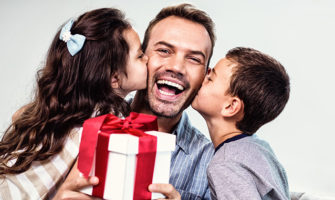 お父さんの誕生日プレゼントに人気のおすすめアイテム