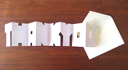 折り畳んで開くと Thank You の文字になるメッセージカード Happy Birthday Project 折り畳んで開くと Thank You の文字になるメッセージカード Happy Birthday Project