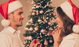 クリスマスにプロポーズ!フラワーギフトを使った素敵なプロポーズアイデア10選!