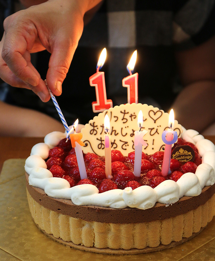 洋菓子店カサミンゴーの ヴァルトベーレ 木苺チョコレートケーキ cm を食べた感想 Happy Birthday Project