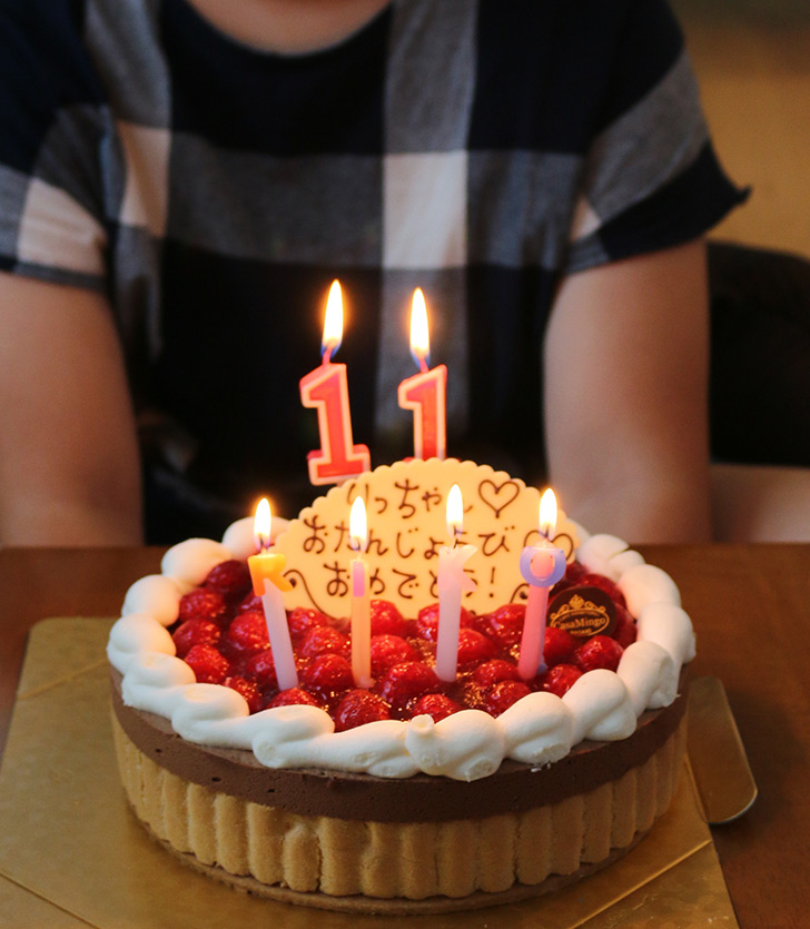 洋菓子店カサミンゴーの ヴァルトベーレ 木苺チョコレートケーキ cm を食べた感想 Happy Birthday Project