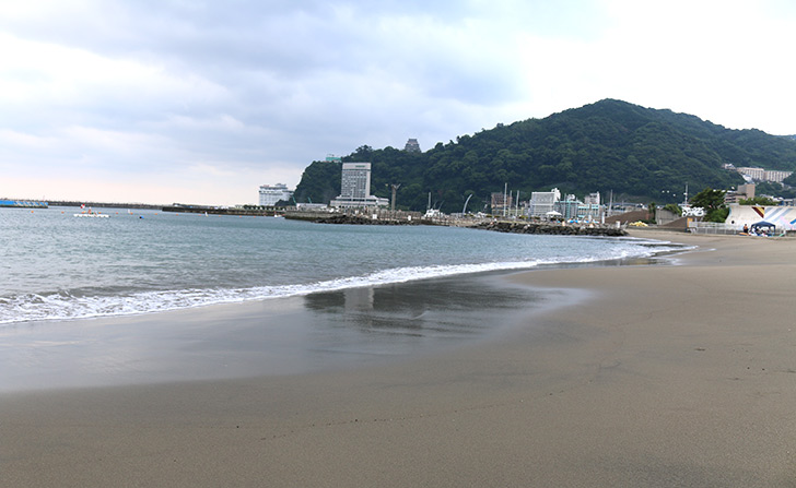 朝の熱海サンビーチ1