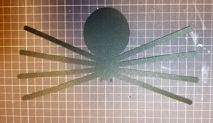 画用紙で作る立体クモの作り方