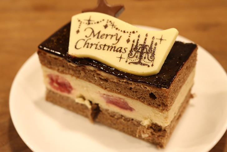 cake.jpのクリスマスケーキ　バニラとチョコの極上ブッシュ・ド・ノエル