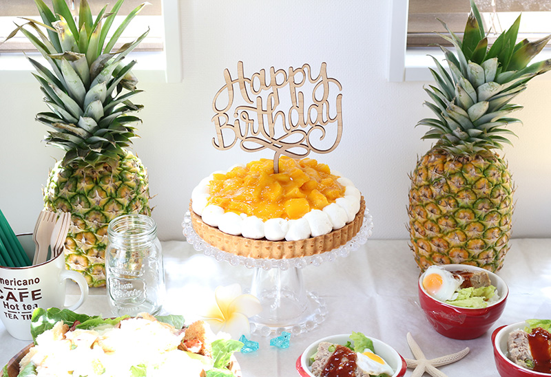バースデーケーキ　マンゴータルト　アロハ・ハワイをテーマにしたトロピカルな誕生日パーティー演出