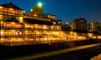 3位 FUNATSURU KYOTO KAMOGAWA RESORT　外観