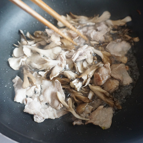水菜と豚肉、舞茸のデリ風サラダの作り方-2