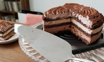 ルタオのバレンタイン限定チョコレートケーキ　ディスク　食べてみた感想