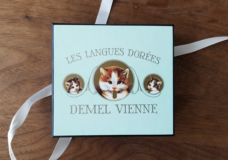 デメル（DEMEL）ソリッドチョコ 猫ラベル・ミルクを食べてみた感想　パッケージデザイン