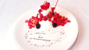 二段重ねアニバーサリーケーキが素敵！葉山庵Tokyoで結婚記念日のお祝い