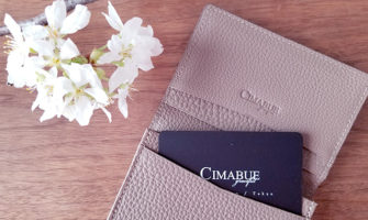 『CIMABUE graceful』のシュランケンカーフで仕立てたエレガントな名刺入れ