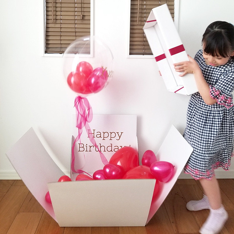 巨大プレゼントボックスを開けるとハートバルーンが飛び出すサプライズ！ | Happy Birthday Project