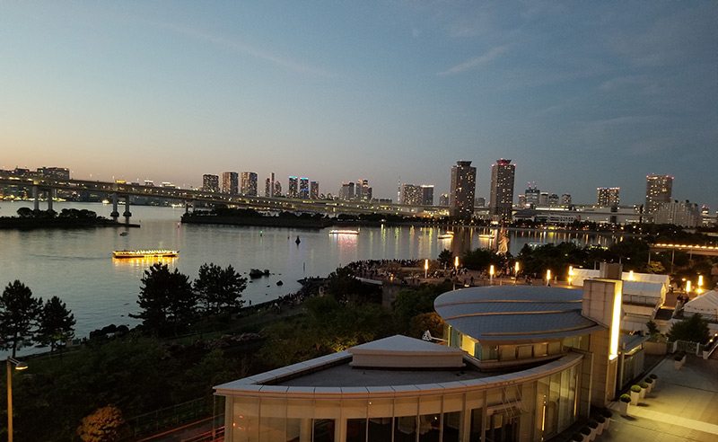 ヒルトン東京お台場から見える夜景　夕方