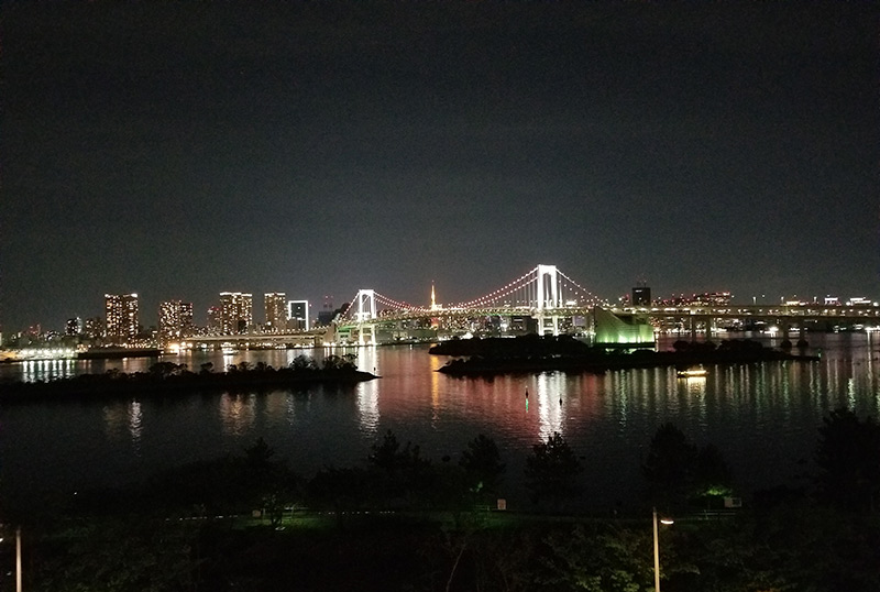 ヒルトン東京お台場から見える夜景　レインボーブリッジ