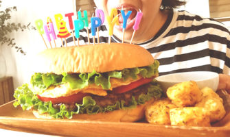妻の誕生日に超巨大ハンバーガーを手作りしてみた！