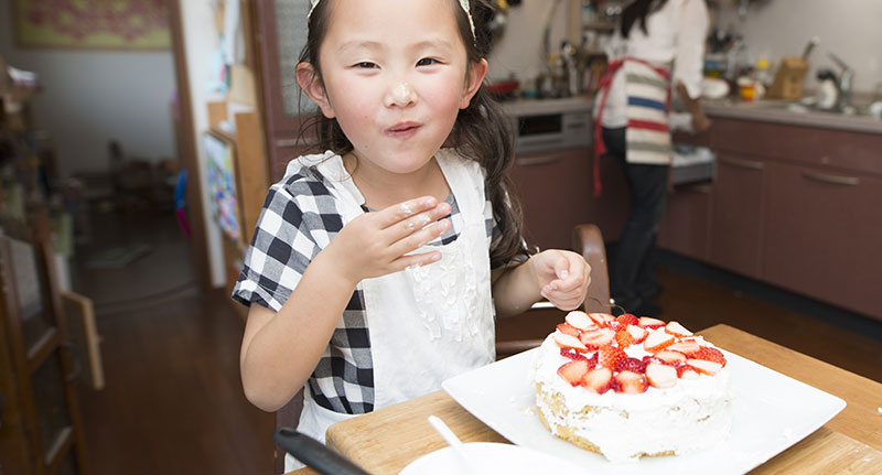 子供達が頑張って手作りしたバースデーケーキ