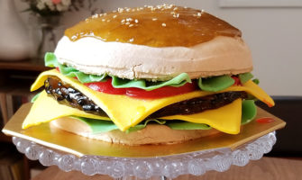 ハンバーガーそっくり！なバースデーケーキ「ハンバーガーケーキ」を食べてみた感想