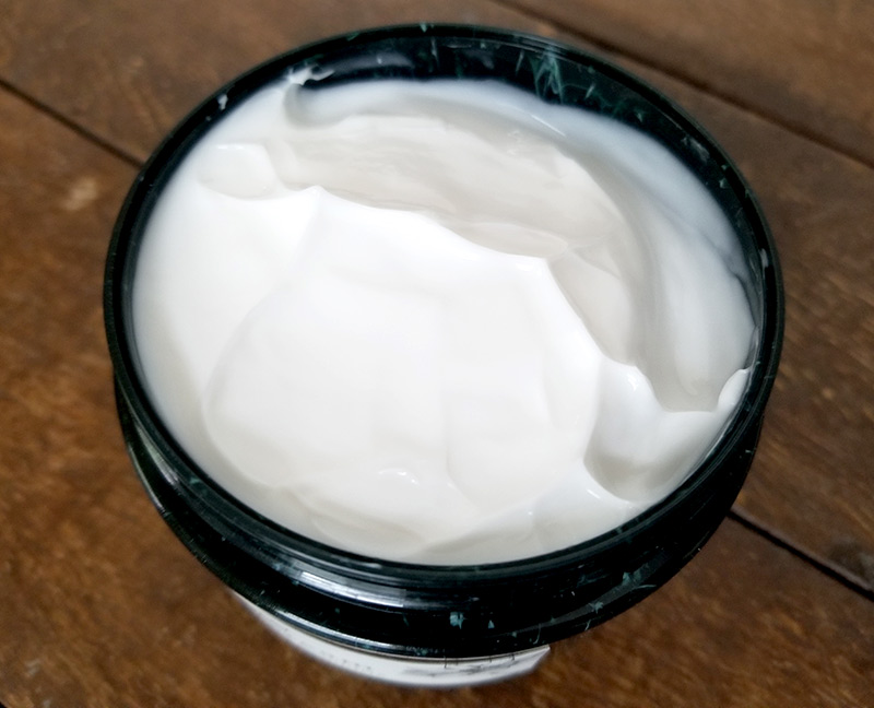 SWATiの人気ボディケアシリーズ「MARBLE label」のRaw body Cream 中身　まっしろ