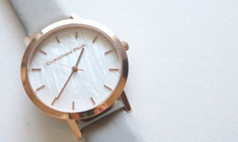 クリスチャンポールの腕時計　ホワイト シェル　チェリーピンクマーブル　レビュー