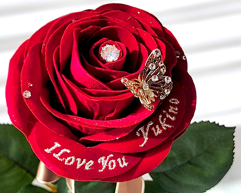 赤バラ１輪メッセージローズ　花びらの刺繍