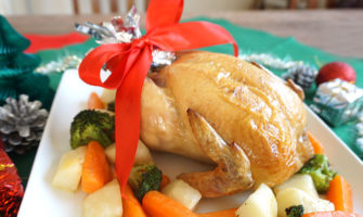 丸ごとチキンで豪華なクリスマス！「ローストチキン」のレシピ・作り方