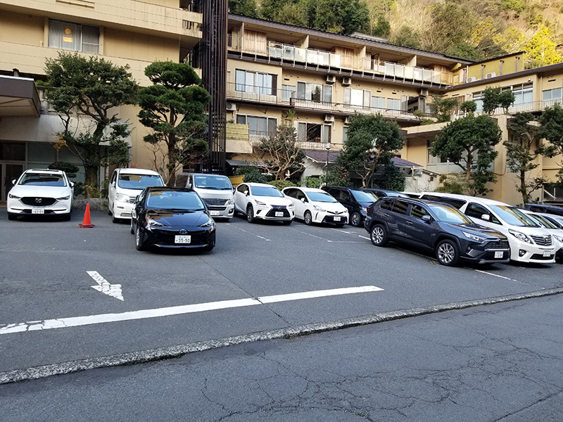 駐車場　箱根湯本「ホテルおかだ」露天風呂付き客室「紅藤」に泊まってみた感想